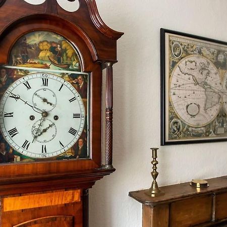 Charm & Character On Historic Rose Street Apartment Единбург Екстериор снимка