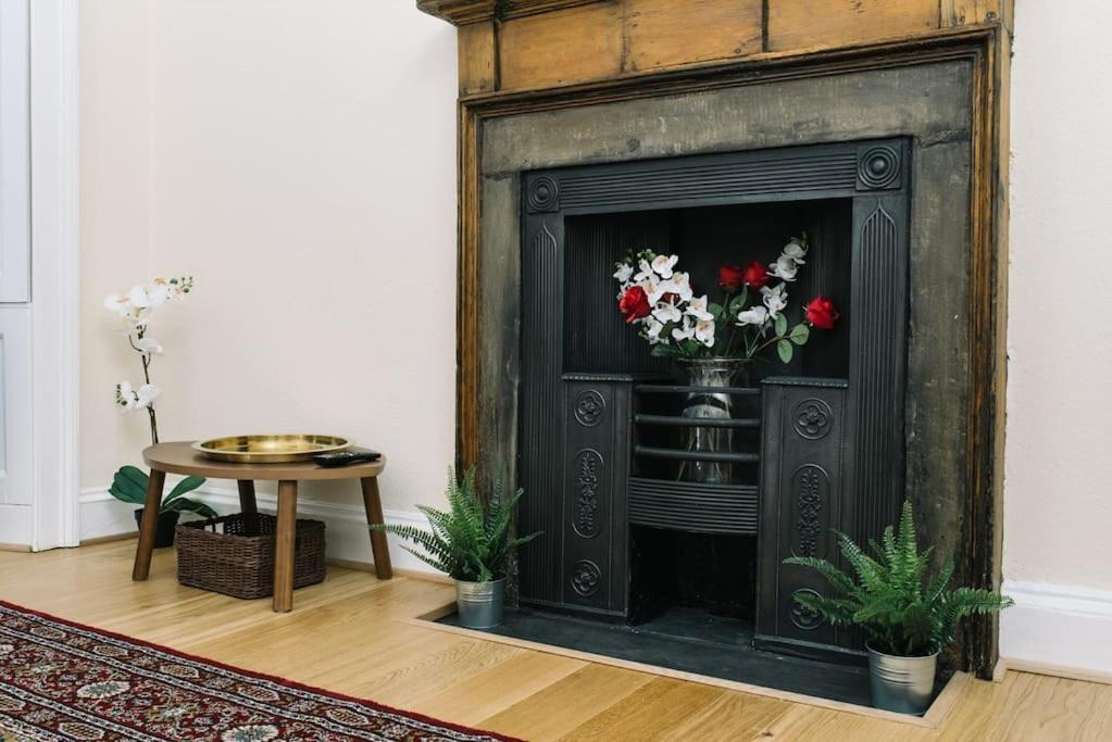 Charm & Character On Historic Rose Street Apartment Единбург Екстериор снимка