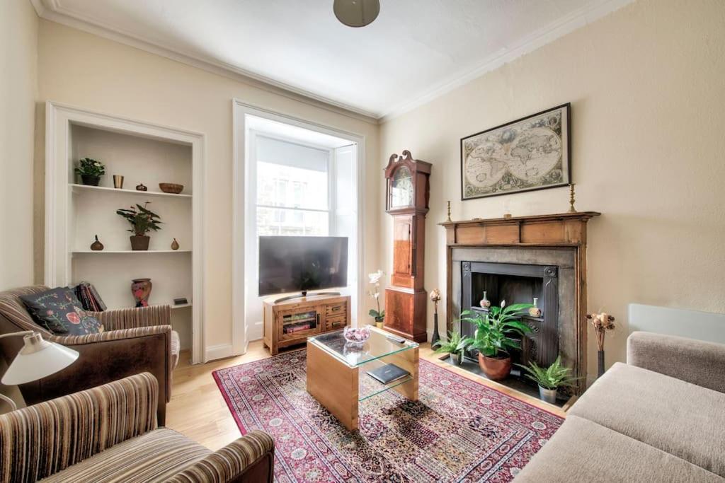 Charm & Character On Historic Rose Street Apartment Единбург Екстериор снимка